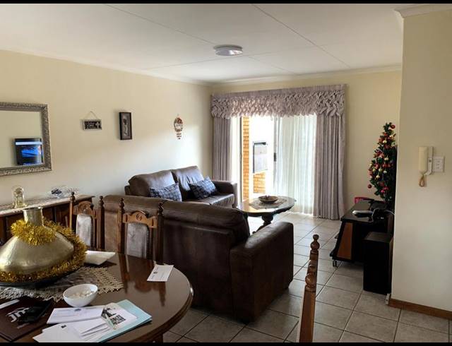 2 BEDROOM TOWNHOUSE FOR SALE IN BEYERS PARK